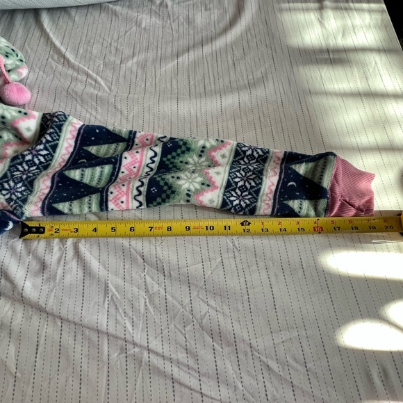 One piece Pajamas Size Small - Picture 6 of 10